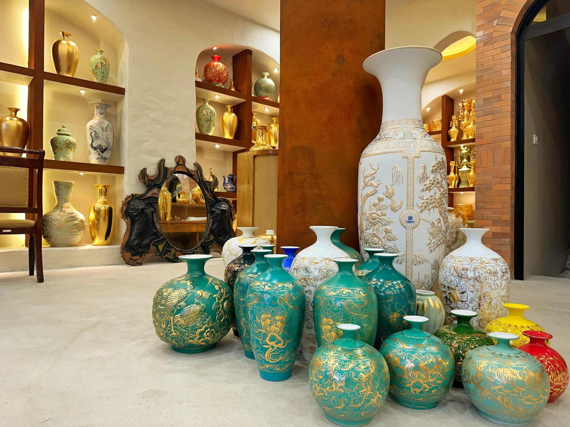 Vạn vật tồn tại đều do năng lượng, nguồn gốc của năng lượng là vật chất, vật chất cũng chính là sự cô đặc của năng lượng, vật chất tốt sinh năng lượng tốt với qui trình sản xuất niêm mật tinh chuyên, dùng tâm ấn sắc để sắc ấn tâm chân thành phụng sự 